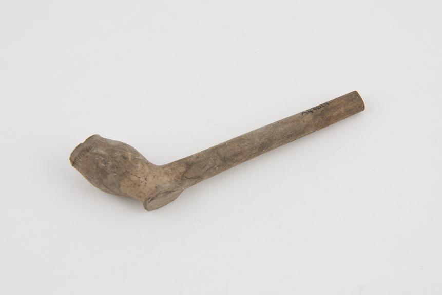 Clay tobacco pipe, maker unknown, made in England(?), 1625-1635