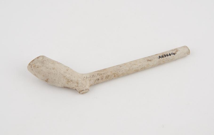 Clay tobacco pipe, maker unknown, made in England (?), 1710-1730