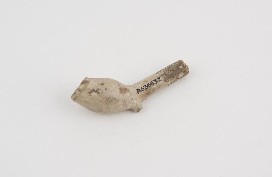 Clay tobacco pipe, maker unknown, made in England(?), 1640-1660