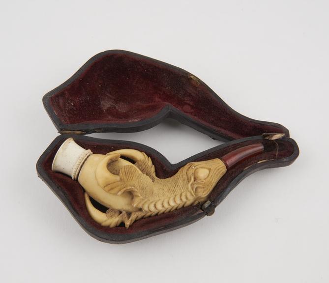 Meerschaum cigarette holder in the form of an eagle's talon