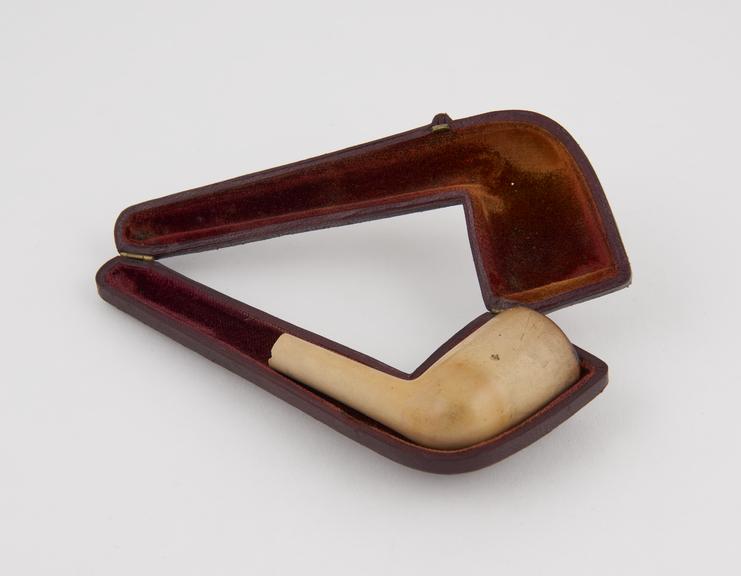 Meerschaum tobacco pipe in leather case, maker unknown