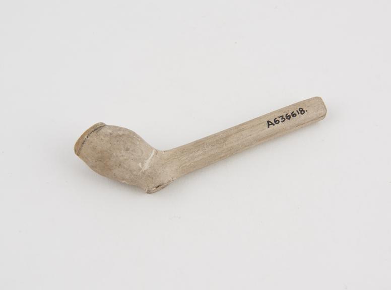 Clay tobacco pipe, maker unknown, made in London (?), 1625-1645