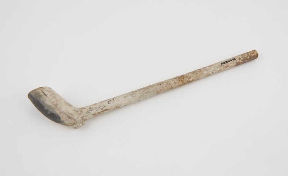 Clay tobacco pipe, maker uncertain, made in England, 1730-1760