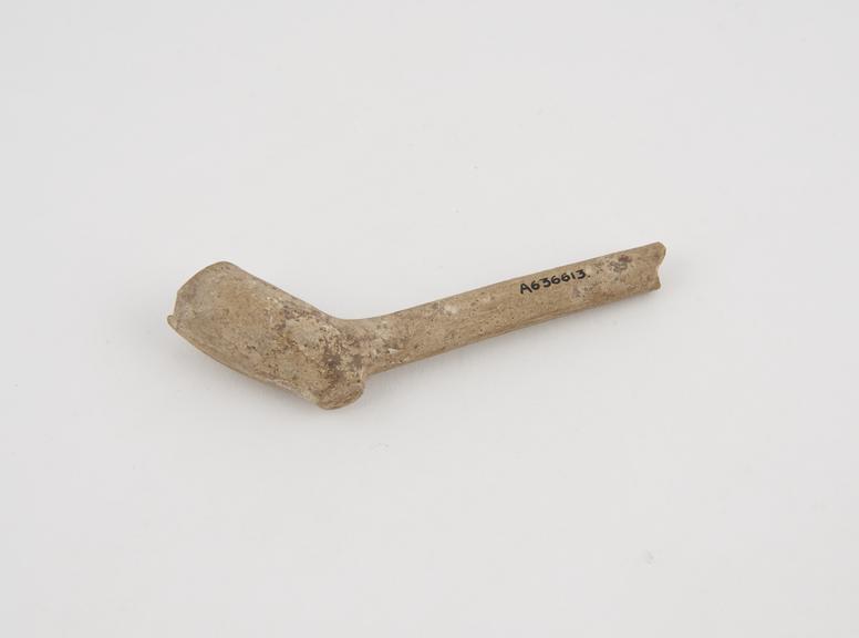 Clay tobacco pipe, maker unknown, made in England (?), 1680-1700