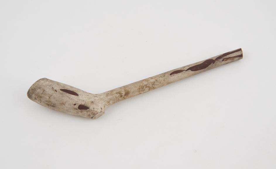 Clay tobacco pipes, maker unknown, made in England(?), 1680-1720