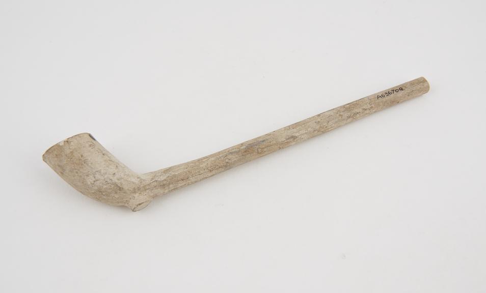 Clay tobacco pipe, maker unknown, made in England, 1740-1770