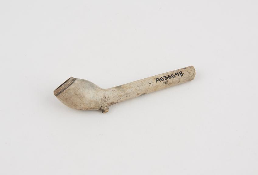 Clay tobacco pipe,maker unknown, made in England 1600-1620