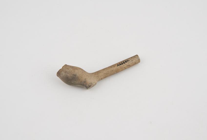 Clay tobacco pipe, maker unknonw, made in England?, 1630-1640