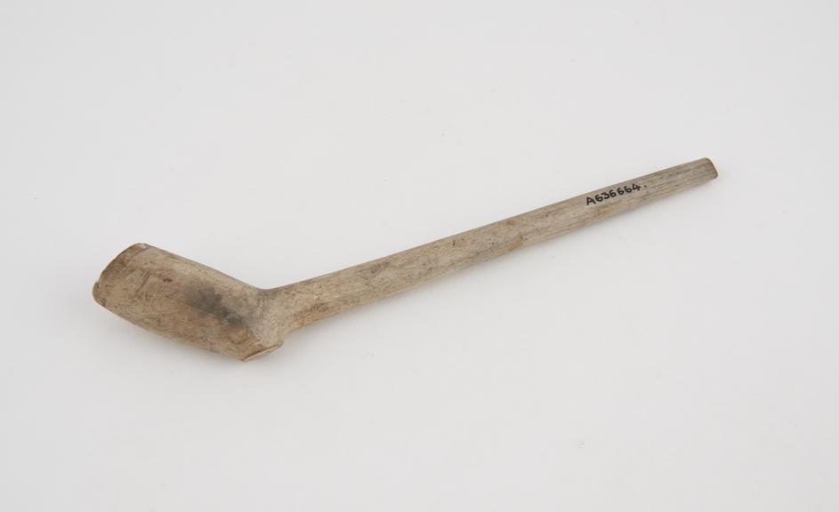 Clay tobacco pipe, maker unknown, made in England(?), 1690-1700