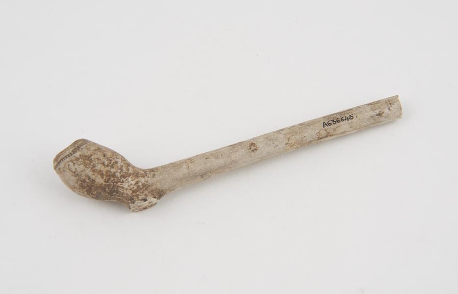 Clay tobacco pipe, maker unknown, made in England(?), 1630-1640