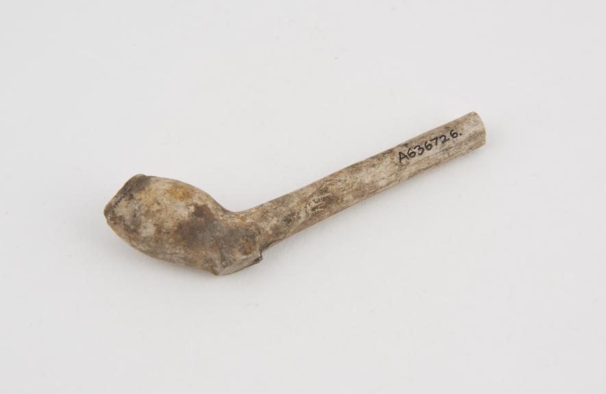 Clay tobacco pipe, maker unknown, made in England(?), 1620-1635