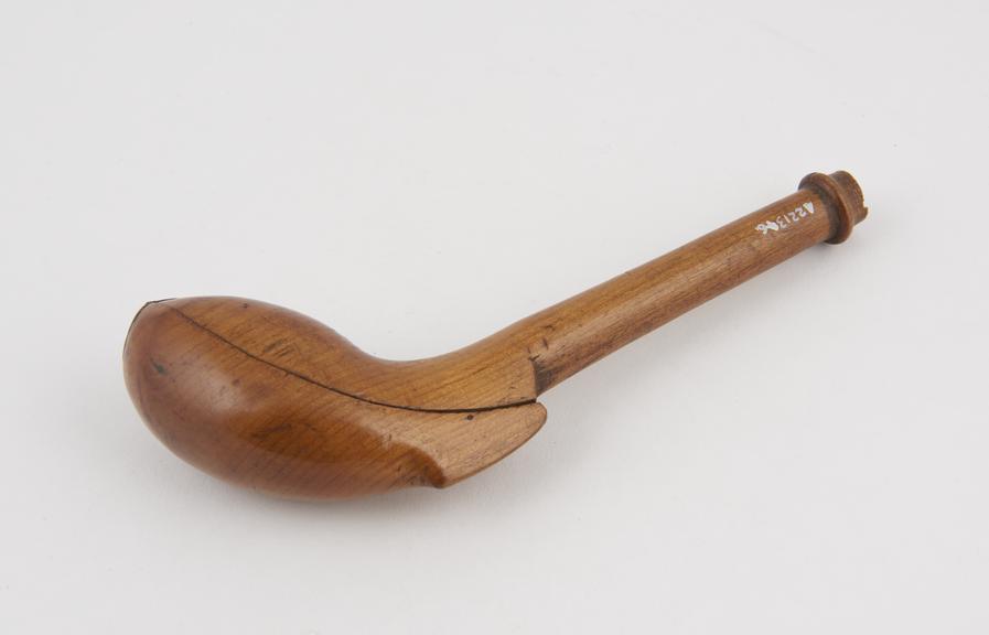 Wooden pipe case, short variety