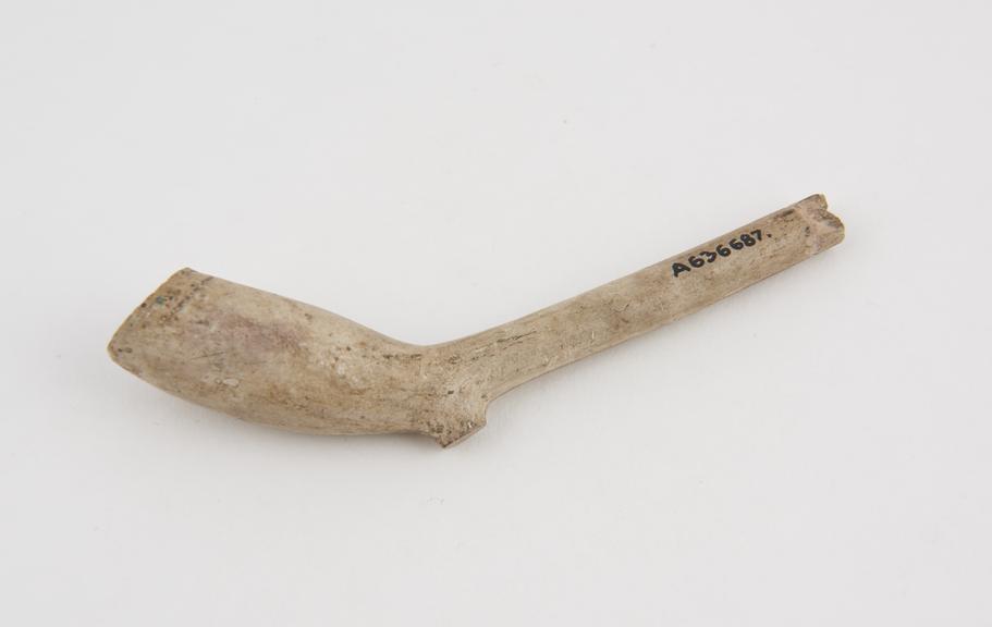 Clay tobacco pipe, maker unknown, made in England 1700-1720