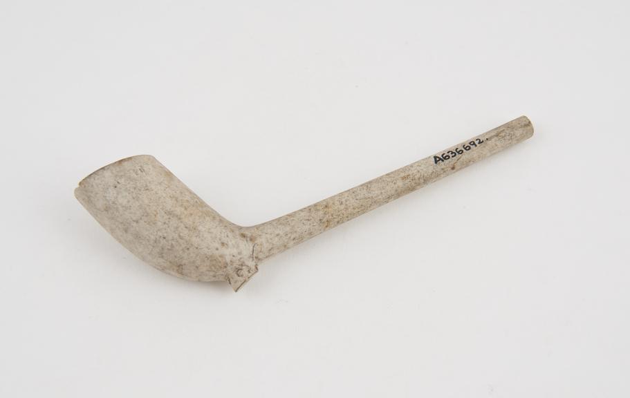 Clay tobacco pipe, maker uncertain