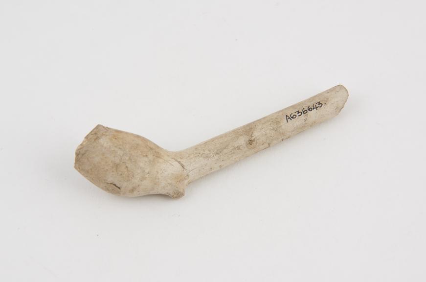 Clay tobacco pipe, maker uncertain, made in England, 1650-1660