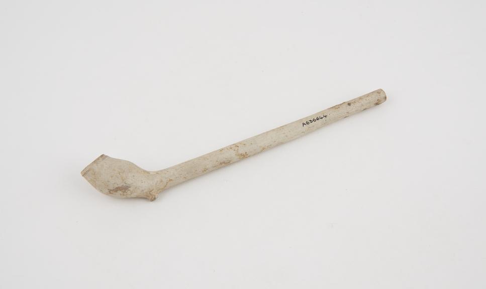 Clay tobacco pipe, maker unknown, made in England, 1640-1660