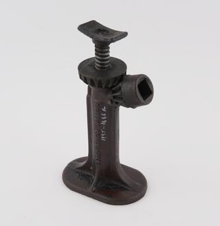 Smiths screw jack for motor vehicles