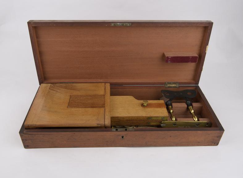 Stereoscope by Horne and Co., in case, 4 pictures