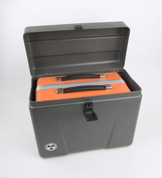 Metrotech Model 480 pipe and cable locator