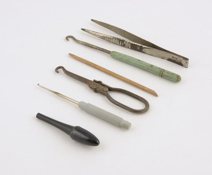 6 assorted chiropodial instruments, forceps and nail packers