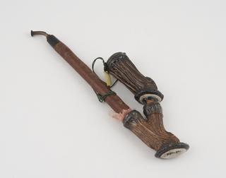 Ceramic pipe simulating carved wood
