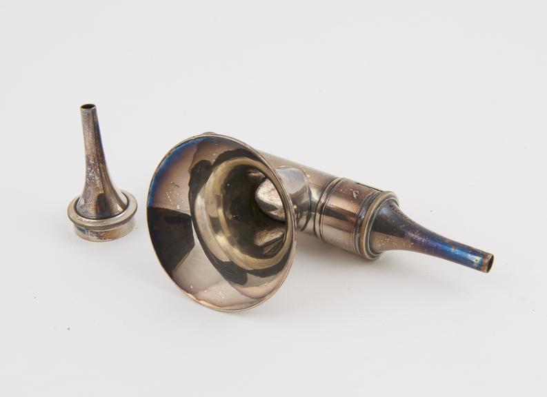 Brunton's auriscope, silver-plated metal, with specula