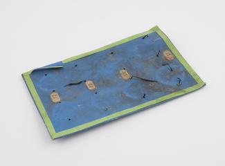 Display card for hinged pipe lids