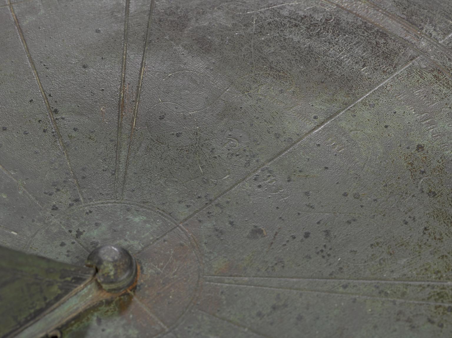 Horizontal sundial in bronze