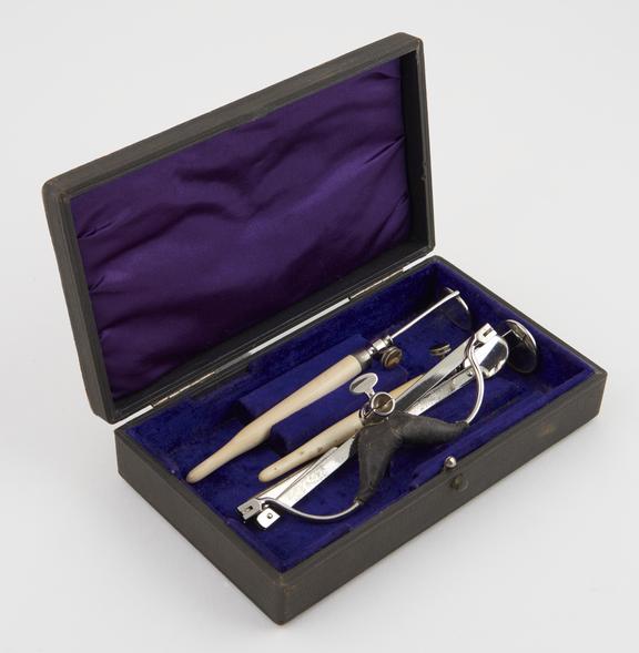 Laryngoscopic set, incomplete, in case, British(?), 1880-1910