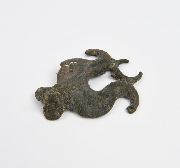 Hollow bronze pendant in form of priapic ornament