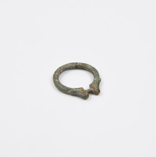 Bronze finger ring
