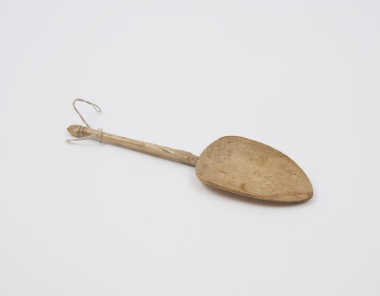 Bone spoon with bifurcated knop to handle (spoon)