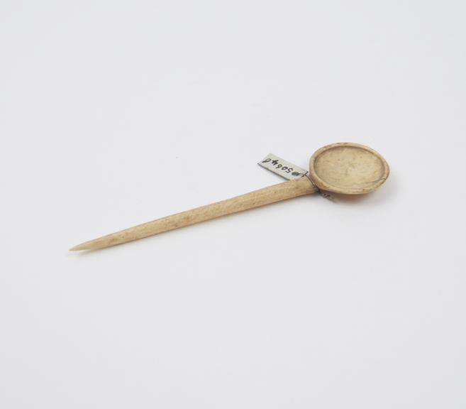 Combined spoon and probe, bone, Hamonic collection