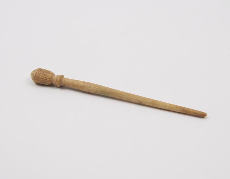 Hairpin, bone, with decorated head, Hamonic collection