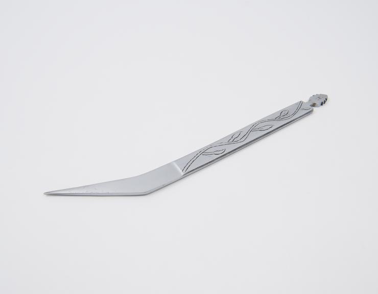 Amputation knife, angled blade (blade of copy not sharp)