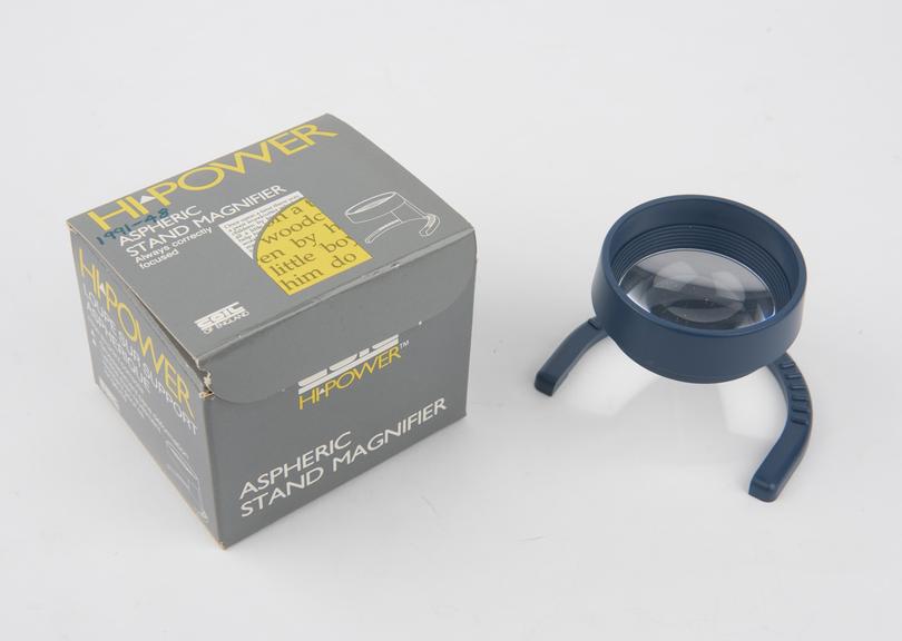 Stand magnifier with 44mm diameter hard-coated aspheric acrylic