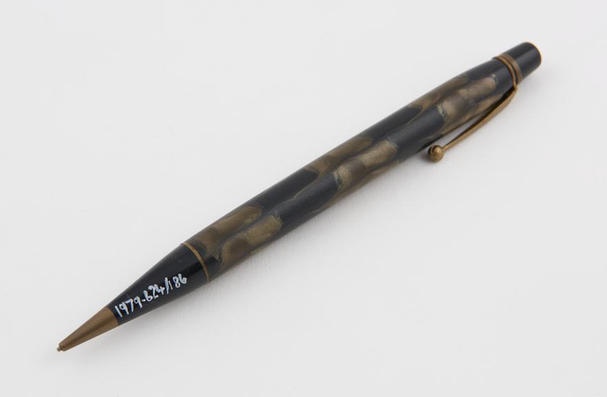 Propelling pencil case made of mottled black and brown casein