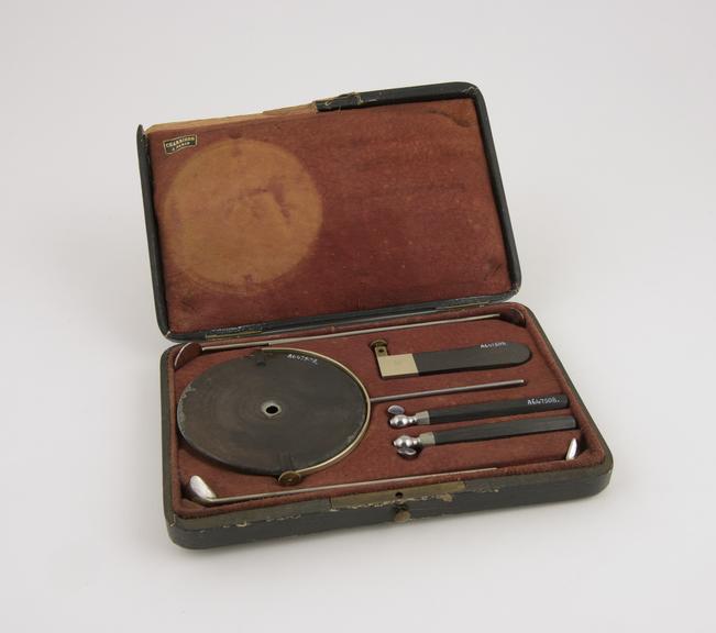 Laryngoscopic instrument set, in damaged case