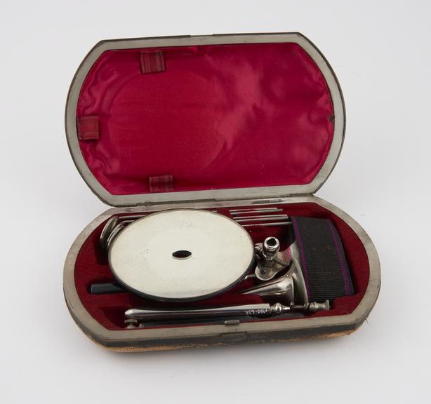 Laryngoscopic set