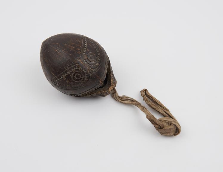 Amulet consisting of brown polished immature coconut