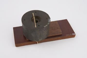 Weight from the example of the free pendulum clock