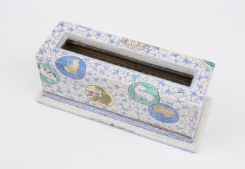 Japanese table clock, in porcelain case