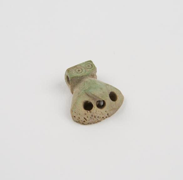 Small amuletic pendant of green faience (pendant)