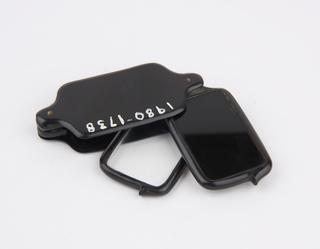 Folding artist's viewer with claude glass and mirror.