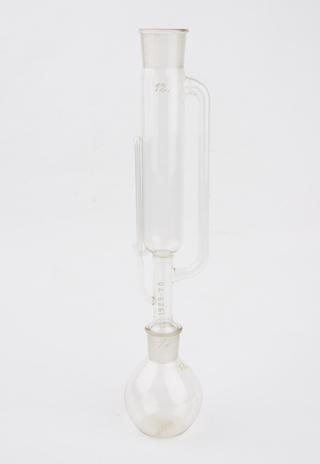 Flat bottomed glass flask and glass extractor from the Soxhlet apparatus