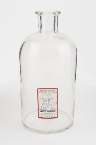 Glassware vessel made by mouth-blowing and hand spinning