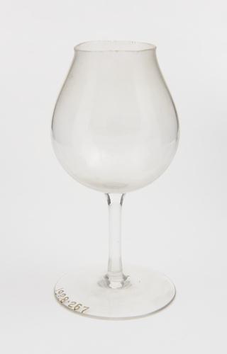 Specimen of manufacture of "Mule" wine glass