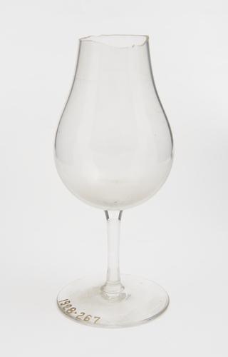 Specimen of manufacture of "Mule" wine glass