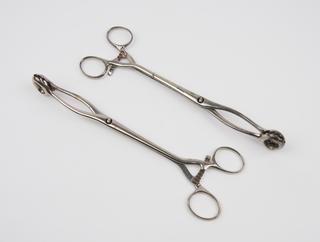 2 pairs of ovarian clamp forceps