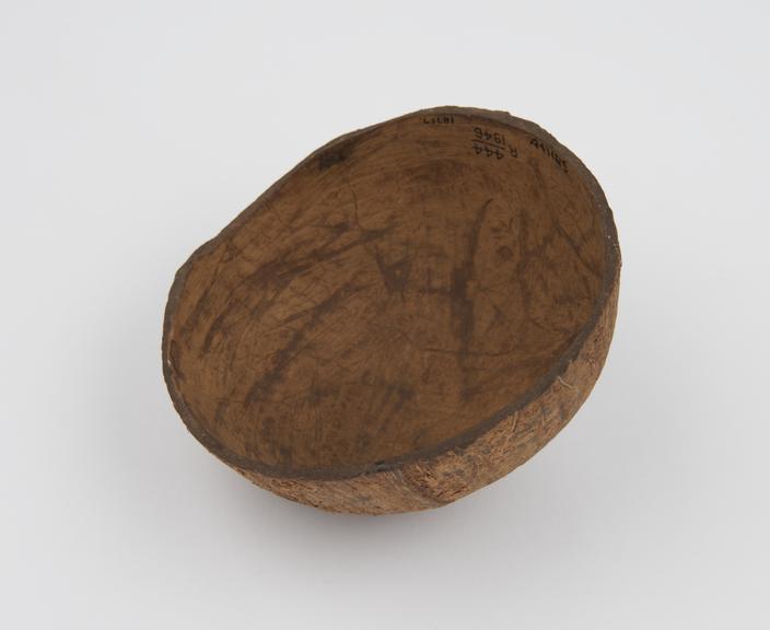 Bleeding bowl made from half-coconut